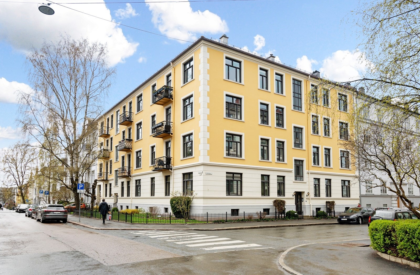 Leiligheten ligger i et urbant, meget sentralt og populært boligområde på Majorstuen. Galleribilde