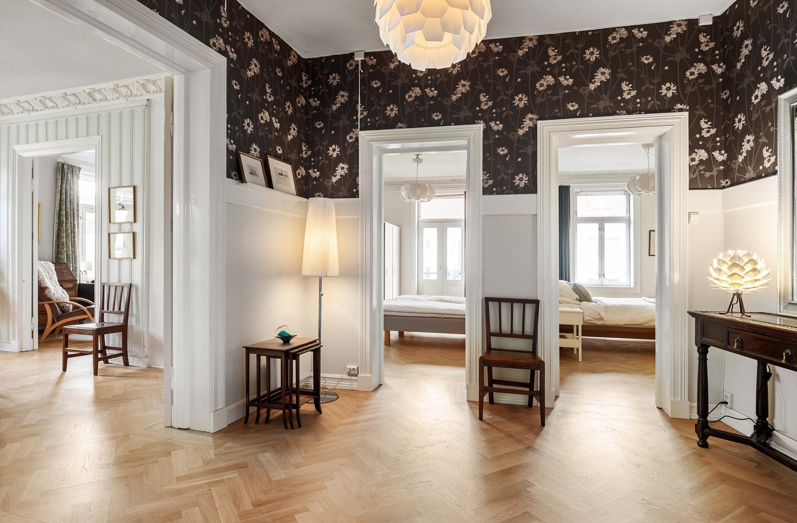 Hall som binder leiligheten sammen. Galleribilde