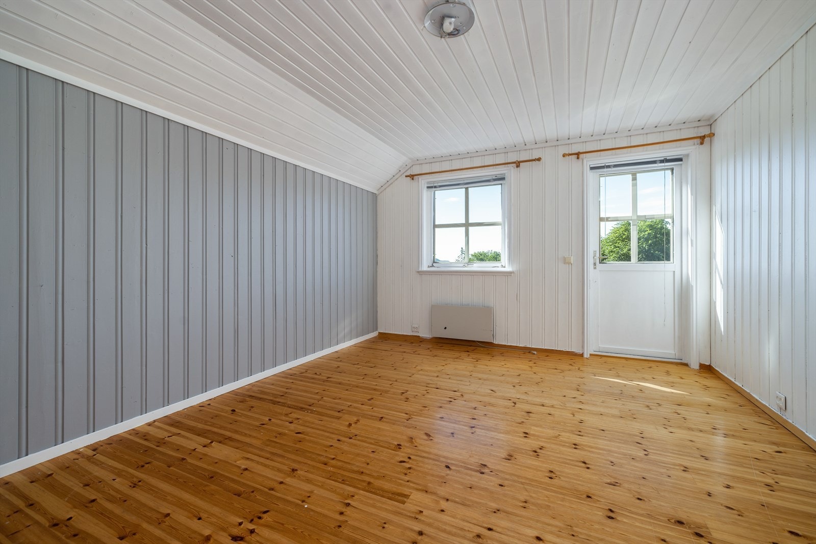 De to største soverommene innehar gode kvaliteter, med god plass til soveromsmøblement og garderobeskap for klesoppbevaring. Galleribilde