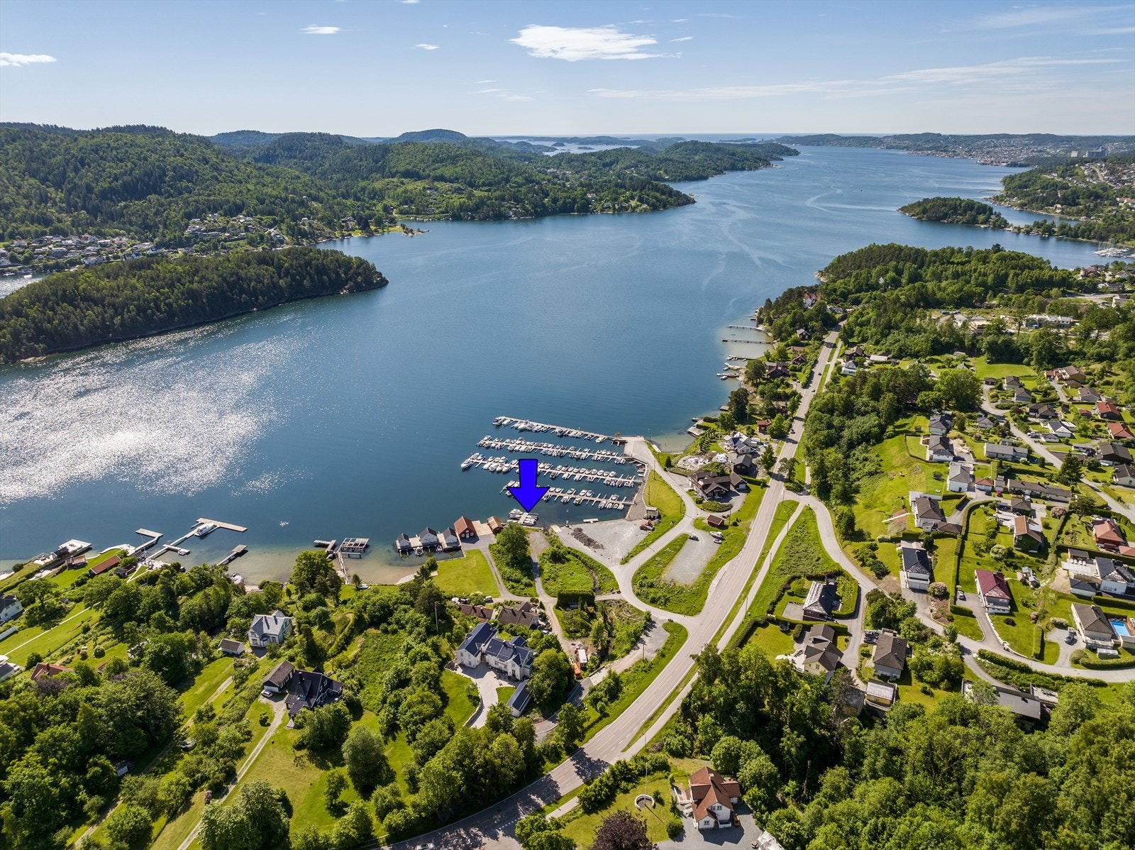 Ved Eidangerfjorden ligger det en teig/parsell av eiendommen som i dag benyttes til brygge med utriggere for småbåter, og totalt 8 plasser som kan leies ut eller benyttes til eget bruk. Galleribilde