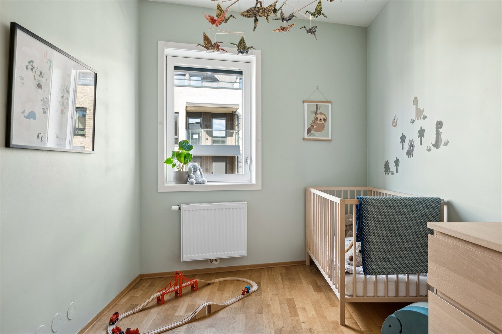 Det er montert plisségardiner på begge soverommene til solskjerming og for å hindre innsyn. Galleribilde