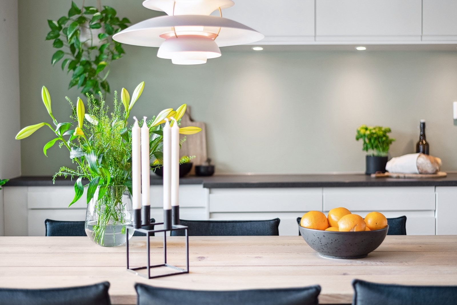 Innredningen har godt med skap- og benkeplass. Galleribilde