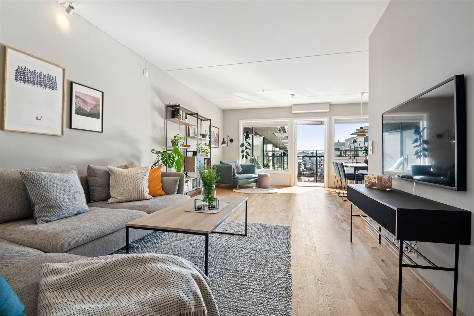 Leiligheten har en stor stueavdeling med svært god møbleringsfrihet. Galleribilde