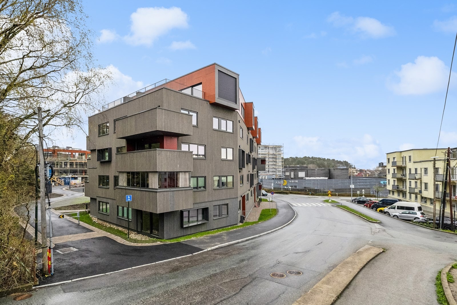 Pen fasade kledd i royal kledning og fasadeplater Galleribilde