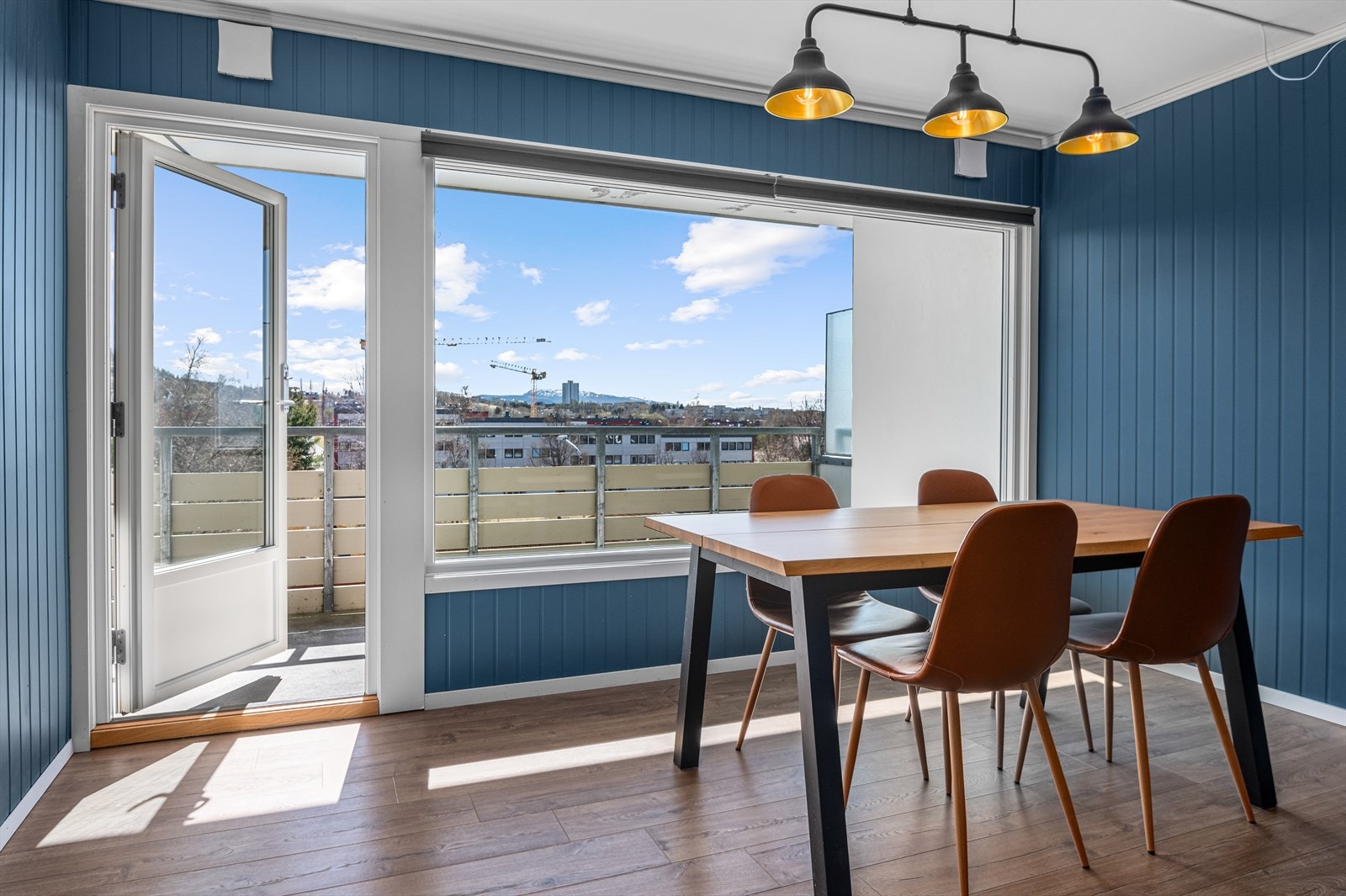 Velkommen til Arne Fjellbus veg 2B! Heimdal Eiendomsmegling v/Ørjan Staven har gleden av å presentere en 3-roms selveierleilighet på totalt 64m² total BRA i et populært og barnevennlig boligområde på Vestlia. Galleribilde