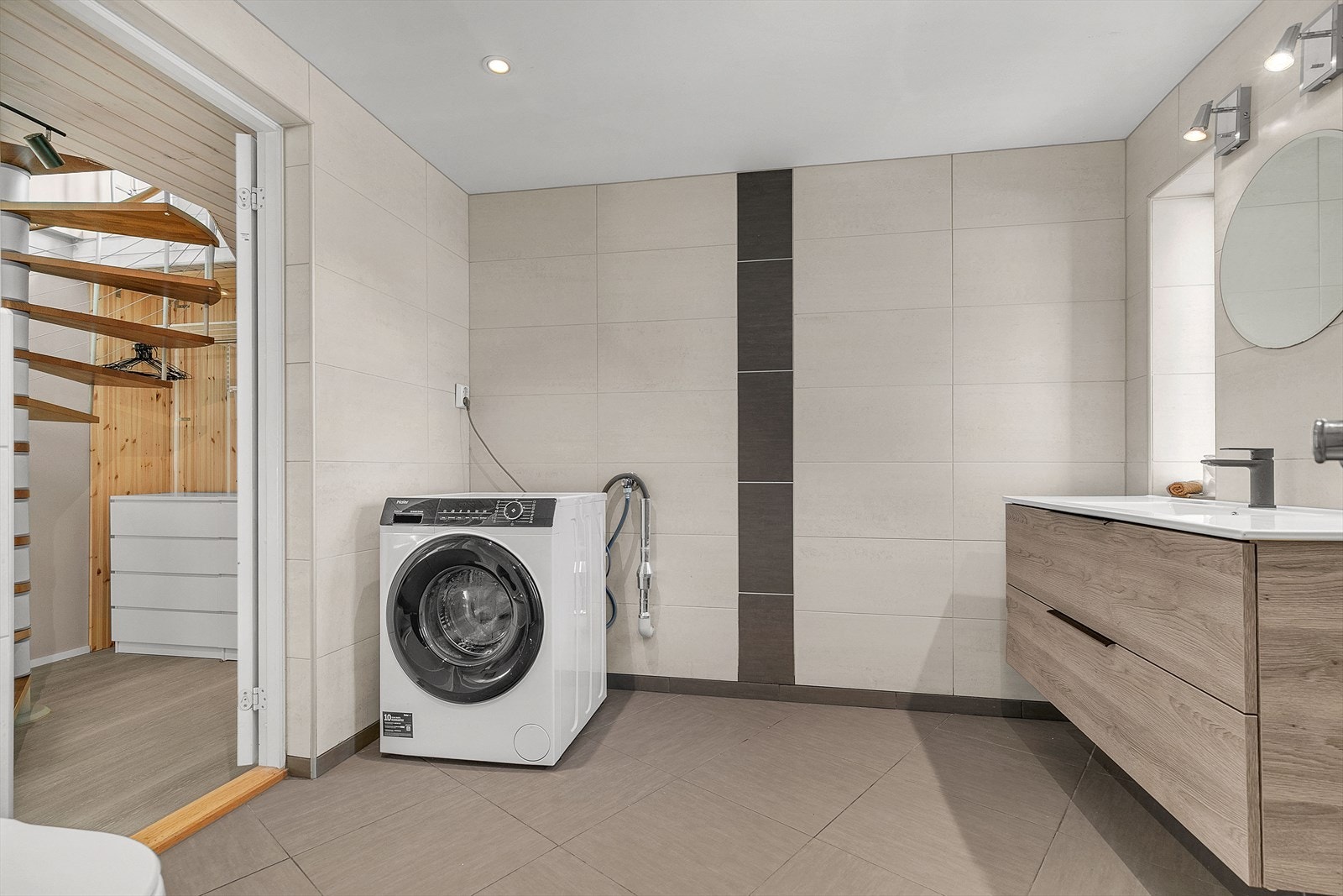 god plass til vaskemaskin og tørketrommel. Galleribilde