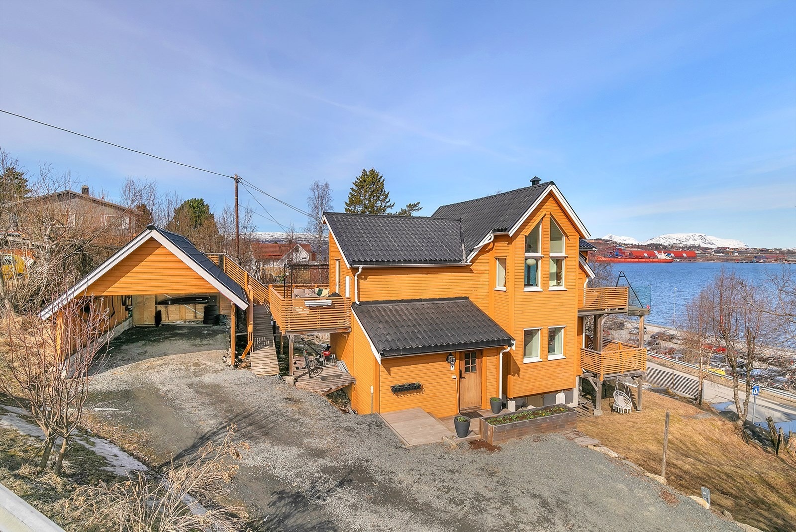 Boligen er tilbygd og renovert i 2011. Galleribilde