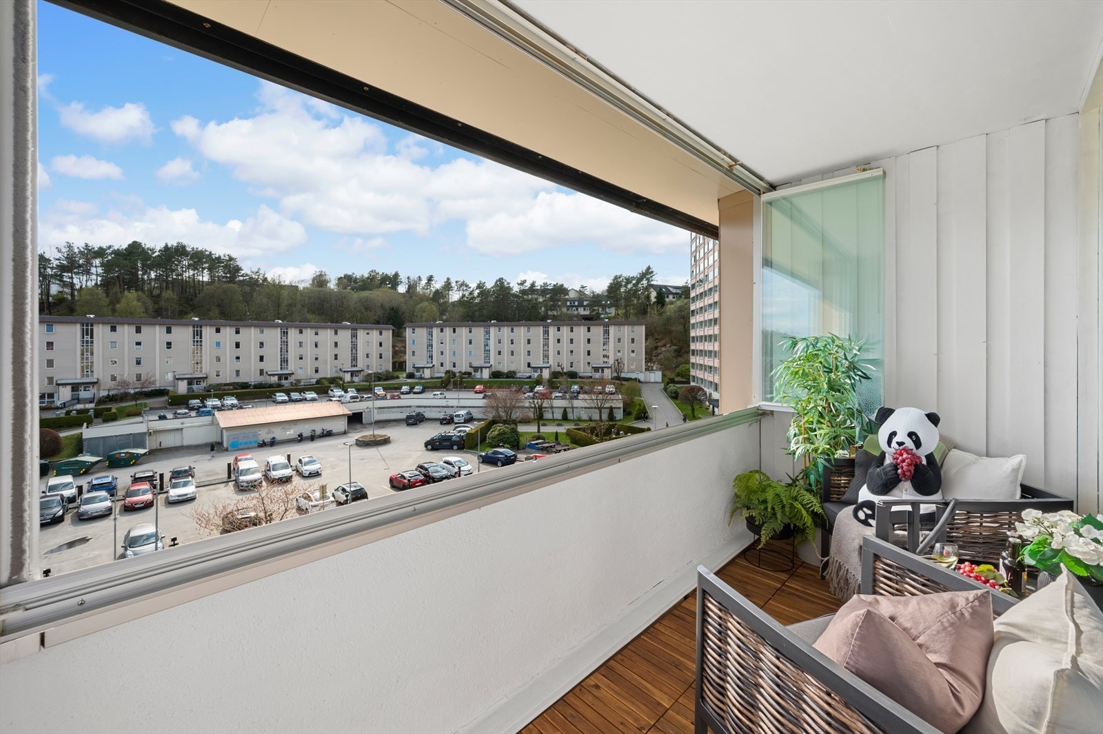 - Leiligheten har en flott innglasset altan på 5,5m² - Galleribilde