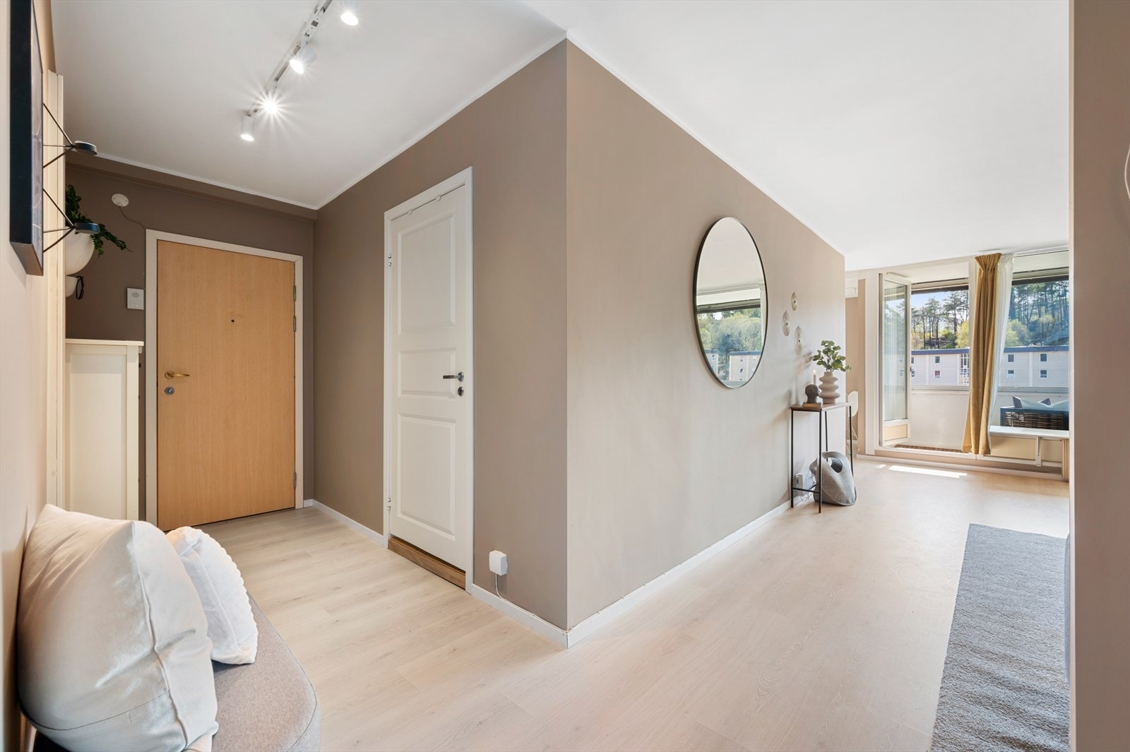 - Entré/gang måler 6,5m² - Galleribilde