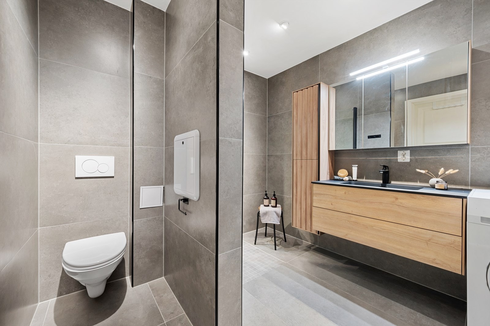 - Romslig og innbydende bad på 6,8m² - Galleribilde