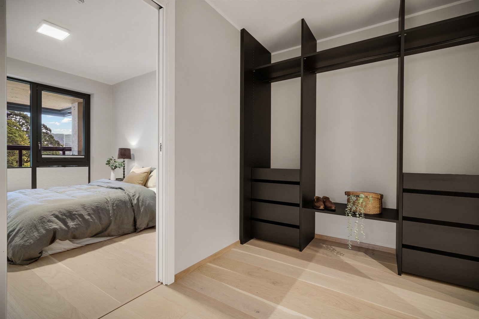 - På soverommet er det god plass til ønsket sengestørrelse med tilhørende møblement - Galleribilde