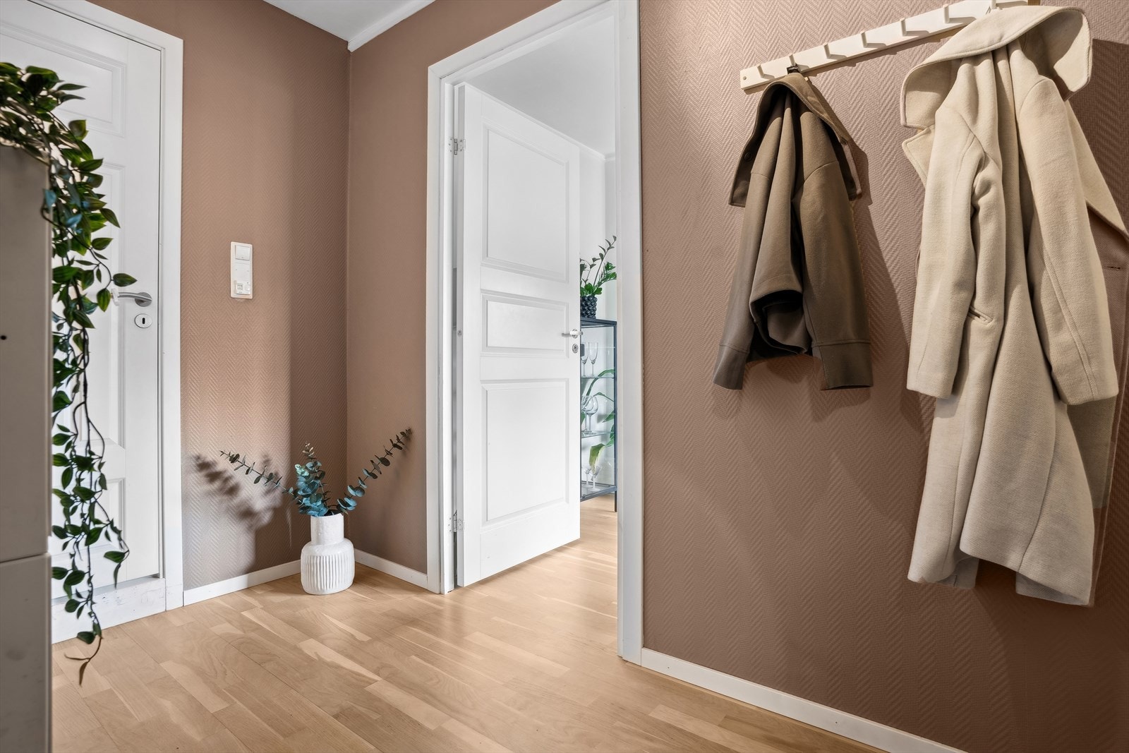 Entrè / Gang med adkomst til bad, stue og bod Galleribilde