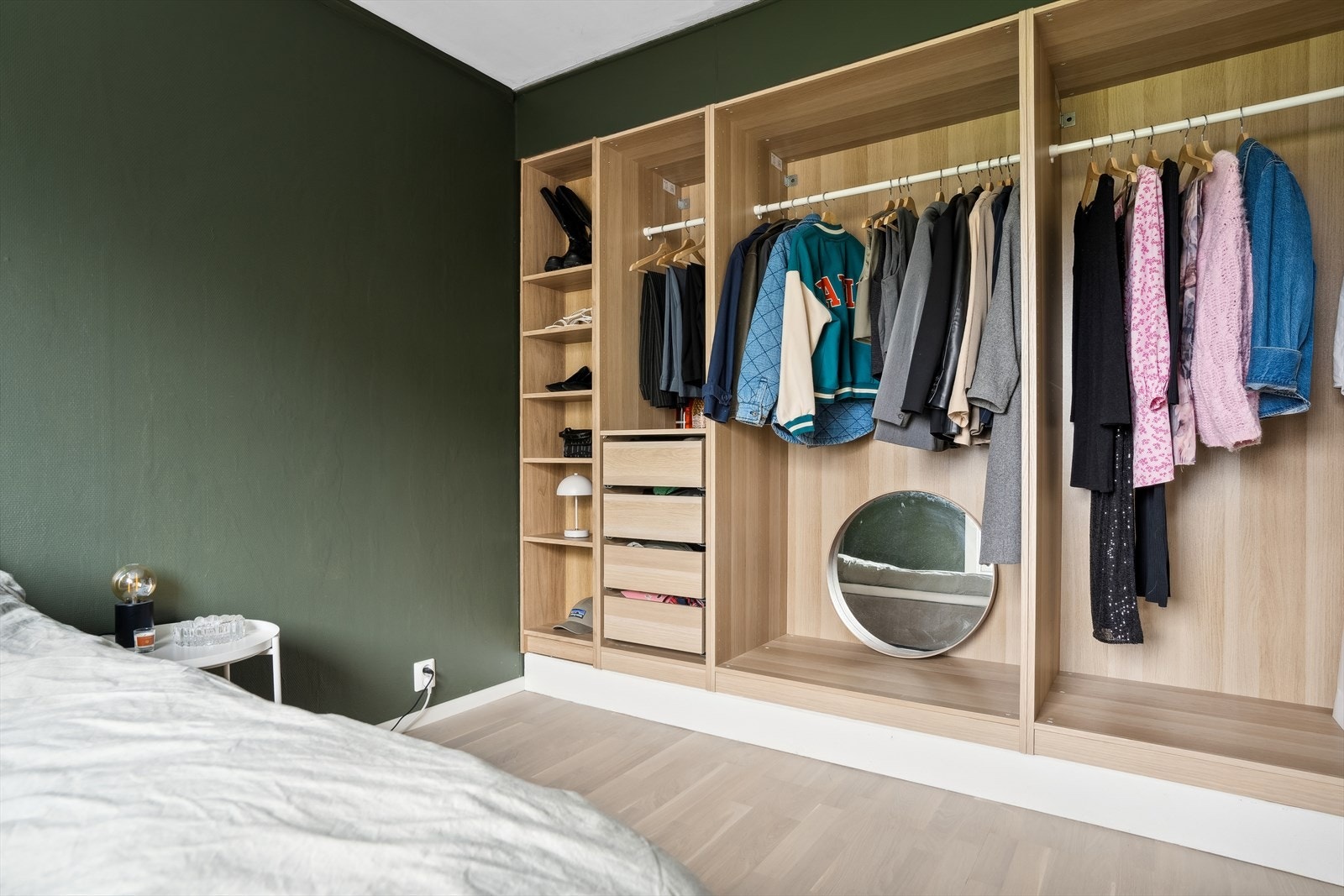 Åpen garderobeløsning Galleribilde