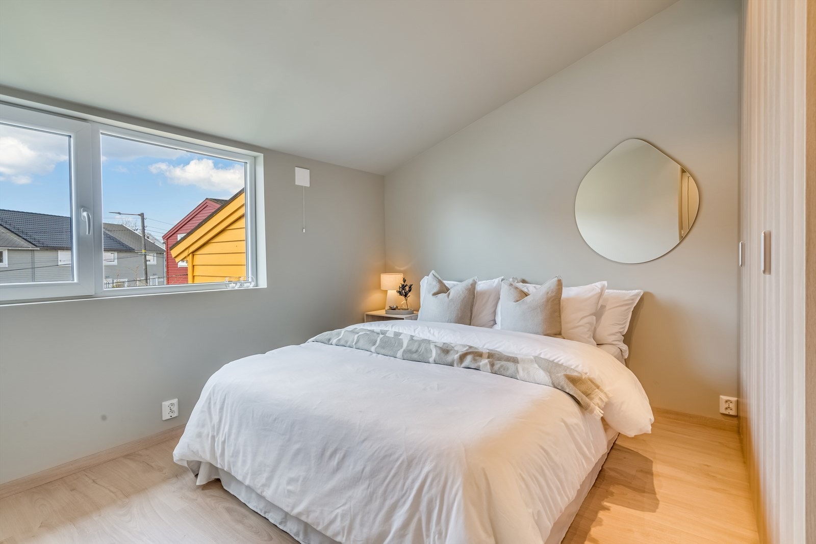 Hovedsoverom med installert garderobe. Galleribilde