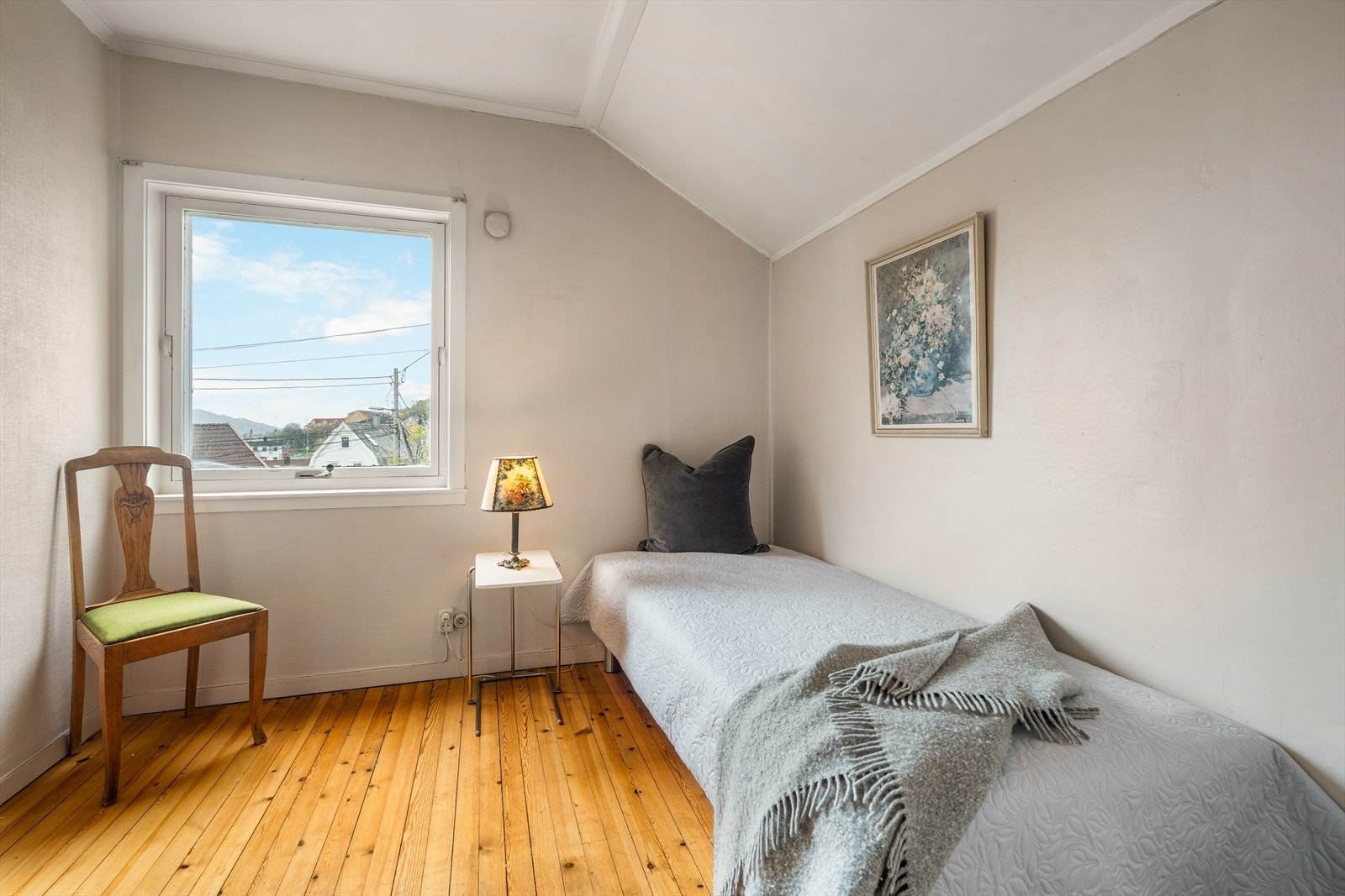 Det andre soverommet er mål til 8,7m². Galleribilde