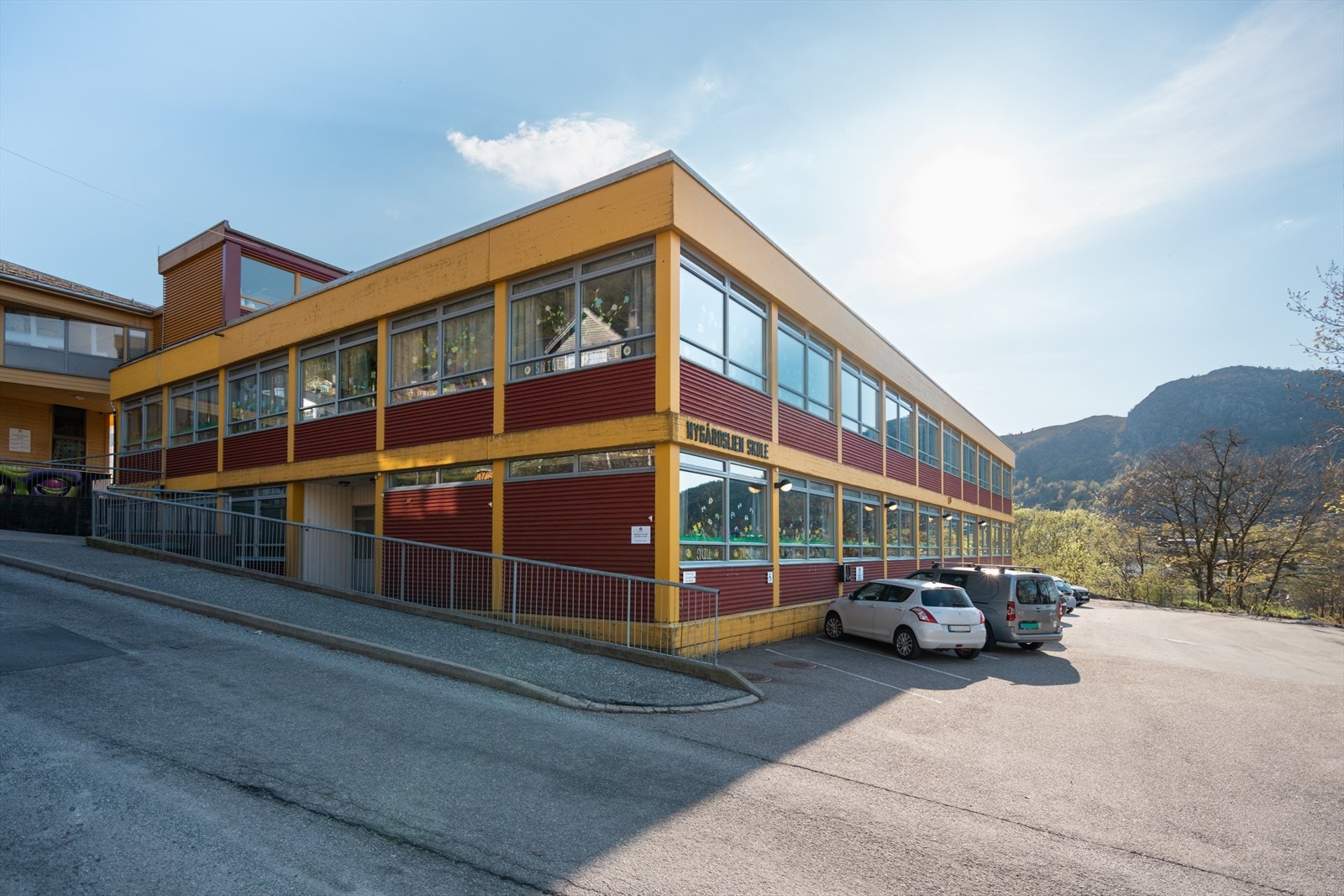 Nygårdslien skole ligger like ved boligen. Galleribilde