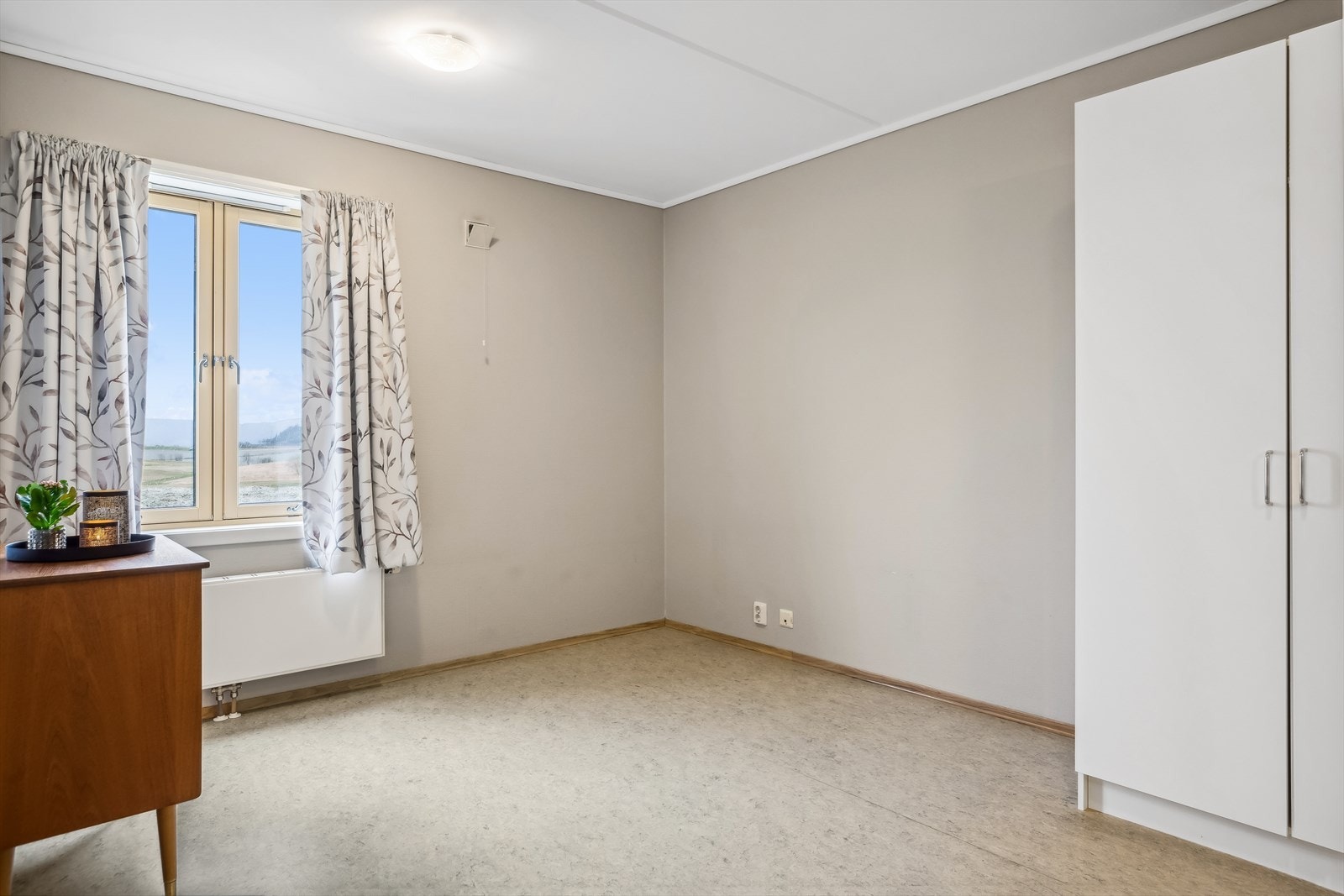 Det største soverommet er på 12,2 m² og har direkte tilknytning til baderom. Galleribilde