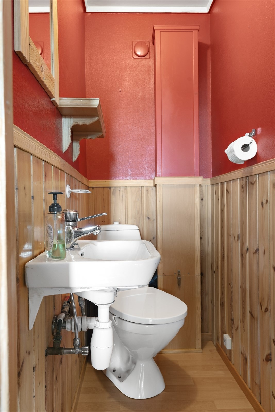 Wc underetasje. Pusset opp etter år 2000. Galleribilde
