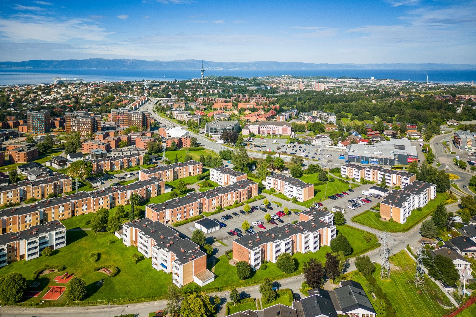 Borettslaget består av 276 leiligheter fordelt på flere lavblokker. Det er muligheter for parkering på felles oppstillingsplass, og det kan leies plass med lading for elbil. Galleribilde