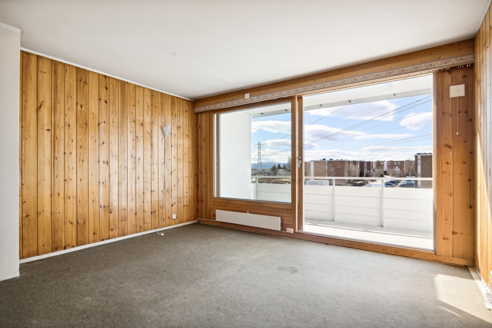 Proaktiv Eiendomsmegling ved Eirik Døsen presenterer Østre Moholt-tun 13! En toppleilighet med oppussingsbehov og stort potenisale. Galleribilde