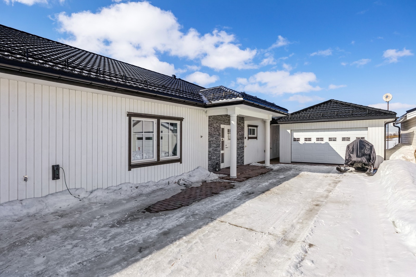 Bilen kan du parkere i garasje på ca 40 kvm Galleribilde