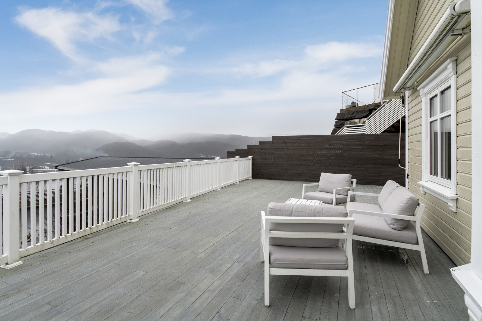 Terrasse med gode sol- og utsiktsforhold. Galleribilde