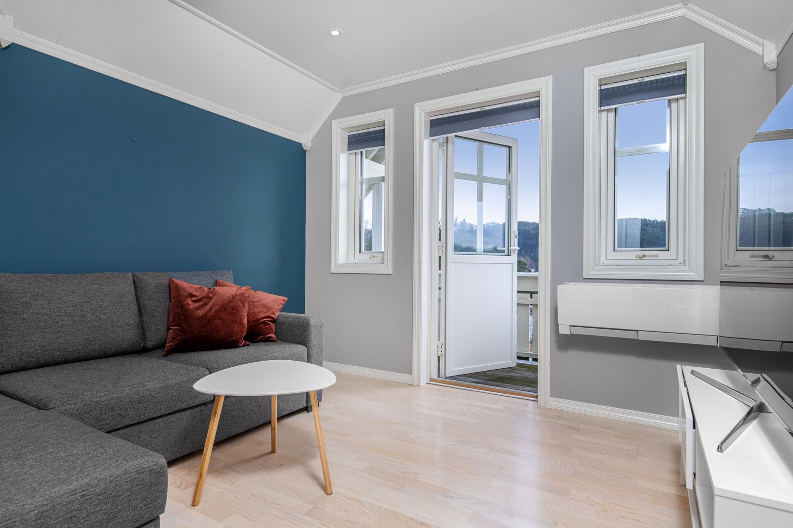 Loftstue med utgang til luftebalkong. Galleribilde