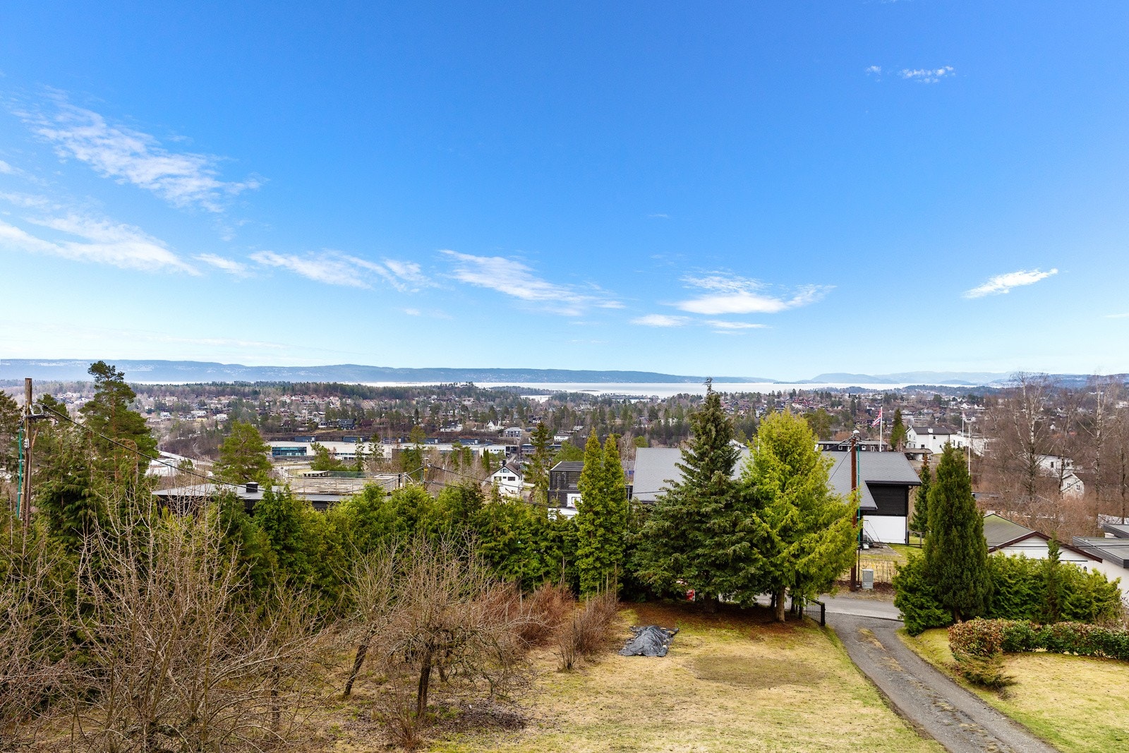 Den flotte utsikten strekker seg fra Fornebu/Snarøya og helt til Skaugumåsen Galleribilde