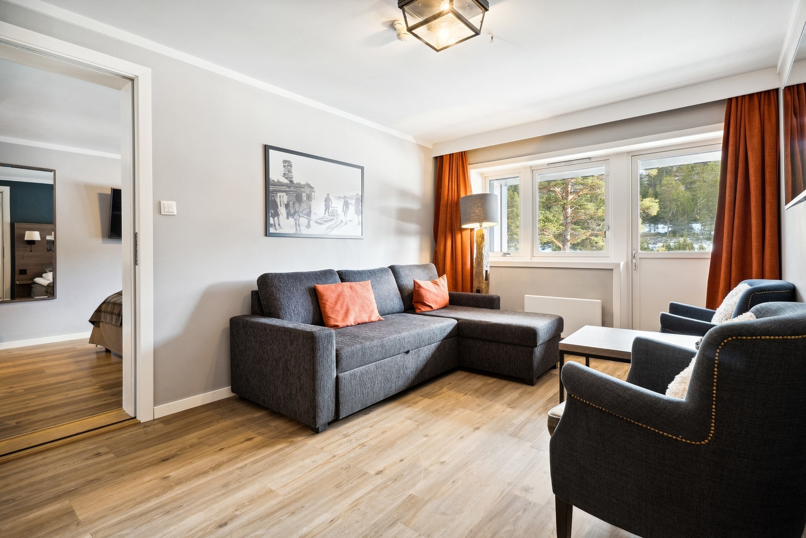 Stue/kjøkken i midtre enhet - rom 302 Galleribilde