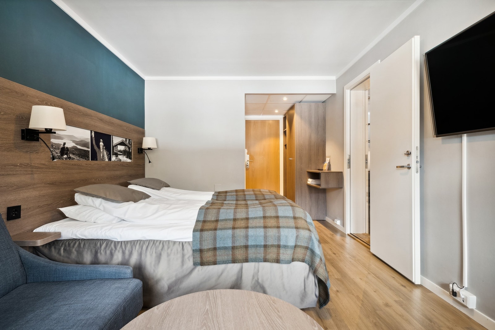 Dør inn til stue/kjøkken kan låses av , perfekt ved separat utleie Galleribilde