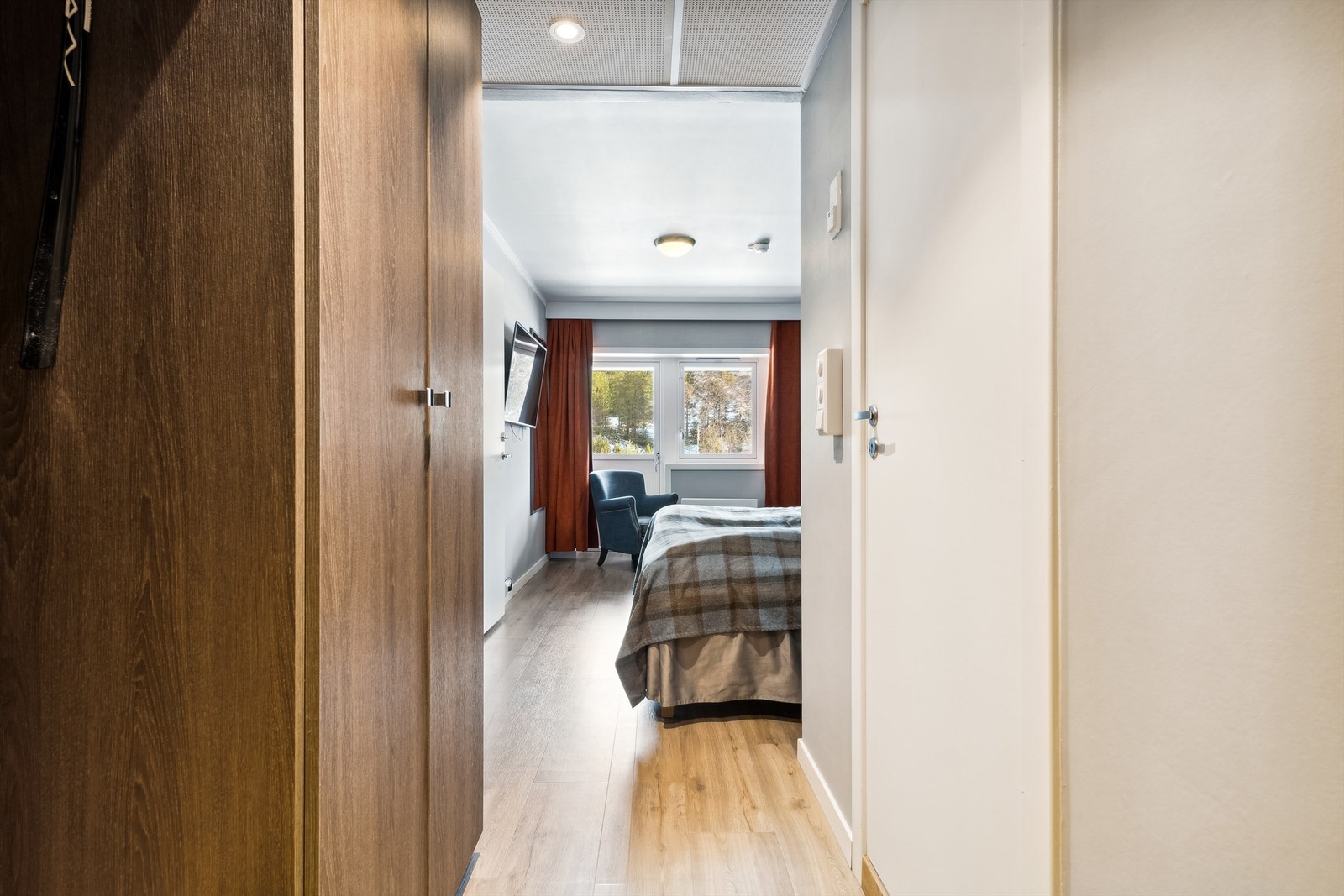 Det er to innganger til leiligheten, fra rom 301 og fra 303 Galleribilde