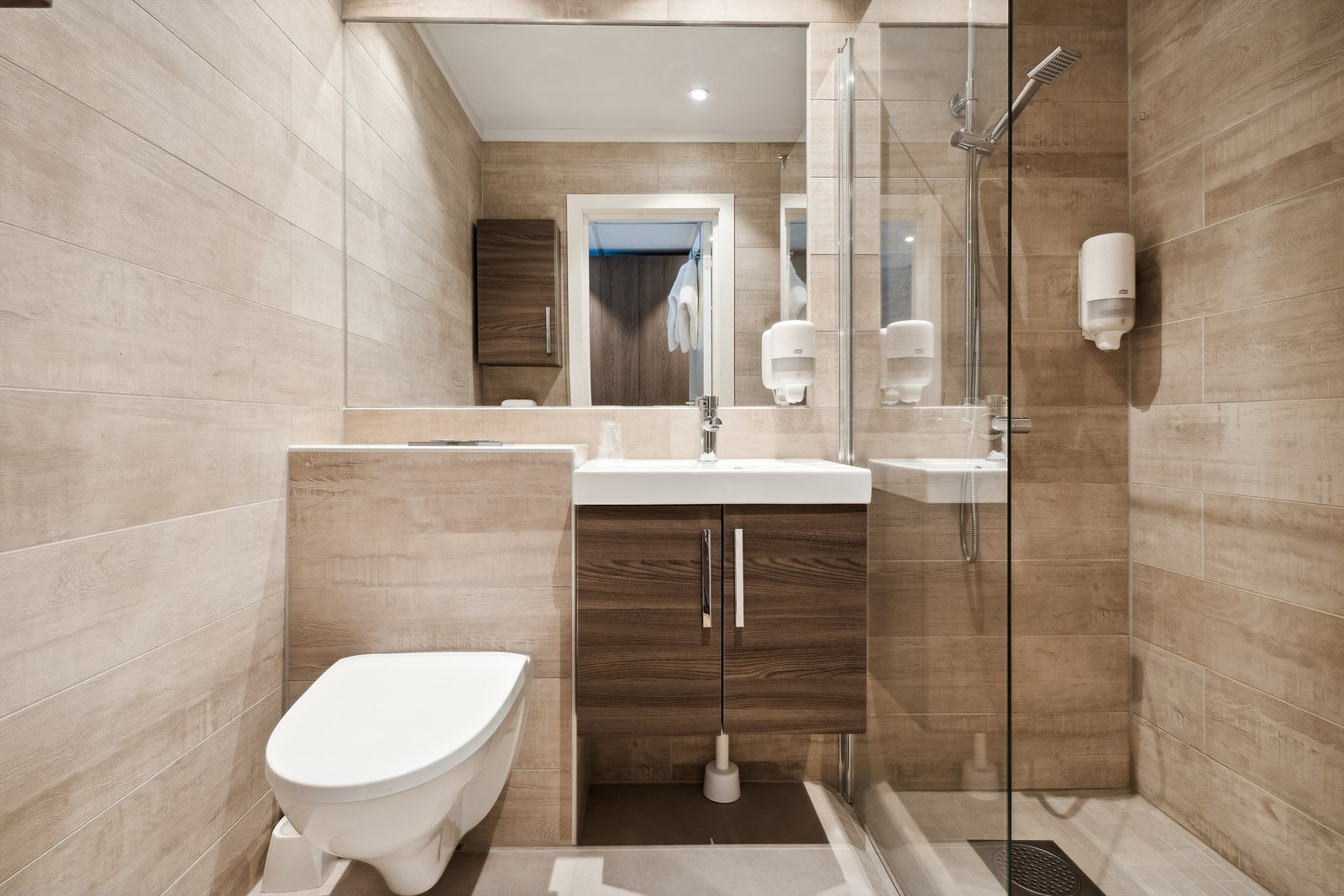 Til hvert av soverommene er det hvert sitt bad Galleribilde