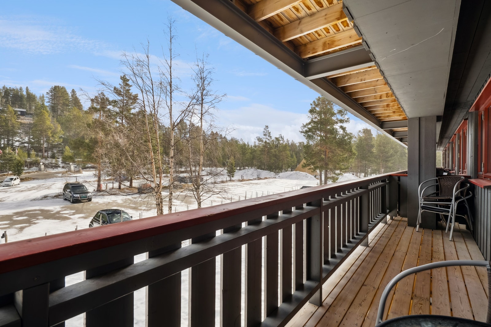 Parkeringsplass like utenfor leiligheten/hotellet Galleribilde