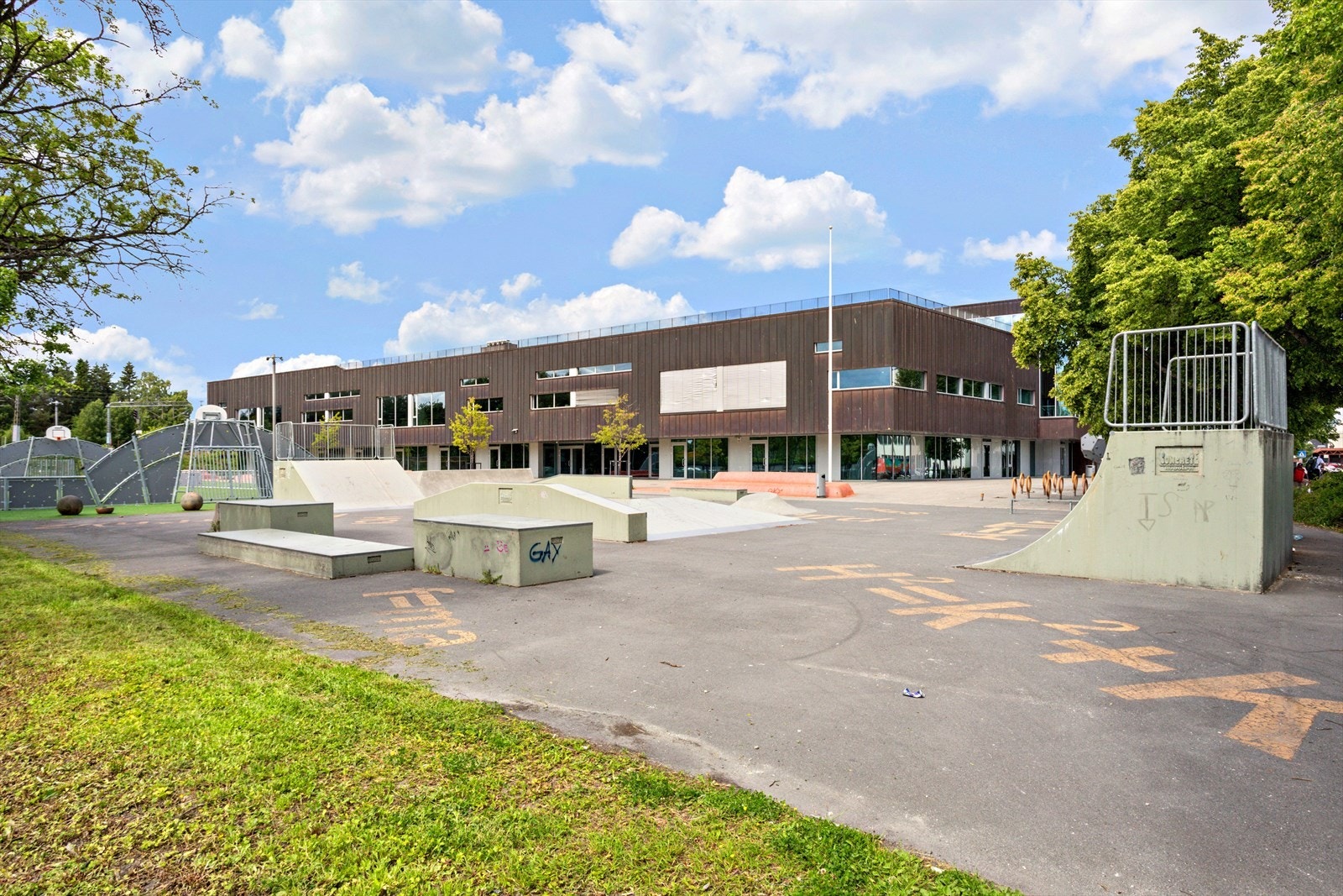 Nærhet til Hokksund ungdomsskole samt ny barneskole under bygging Galleribilde