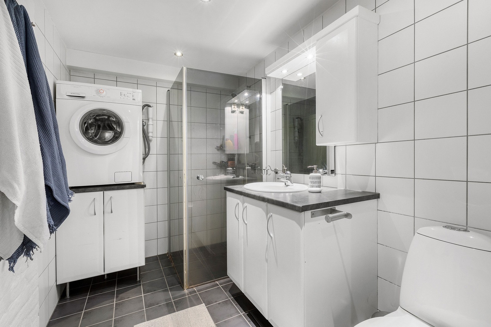 Pent flislagt bad med gulvvarme. Galleribilde