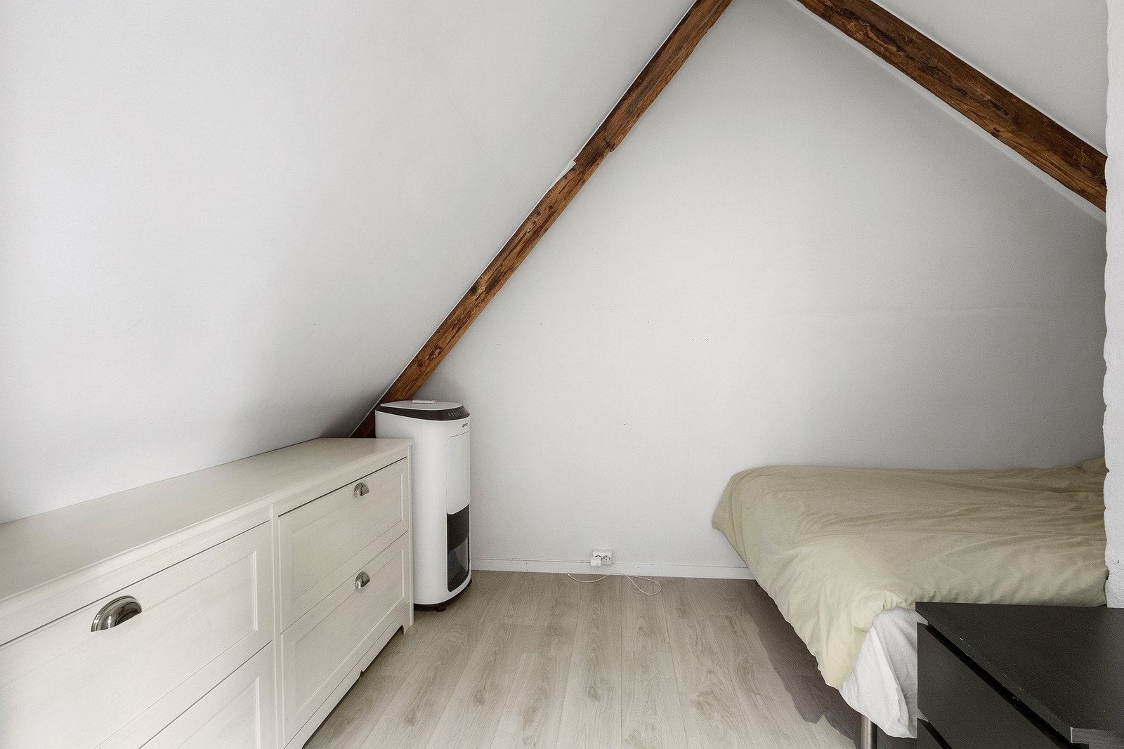 Rom på hems som er blitt benyttet som soverom. Galleribilde