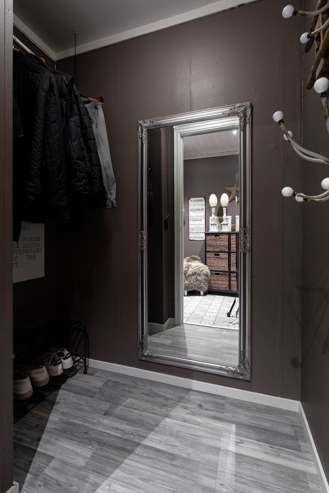 Garderoberom Galleribilde