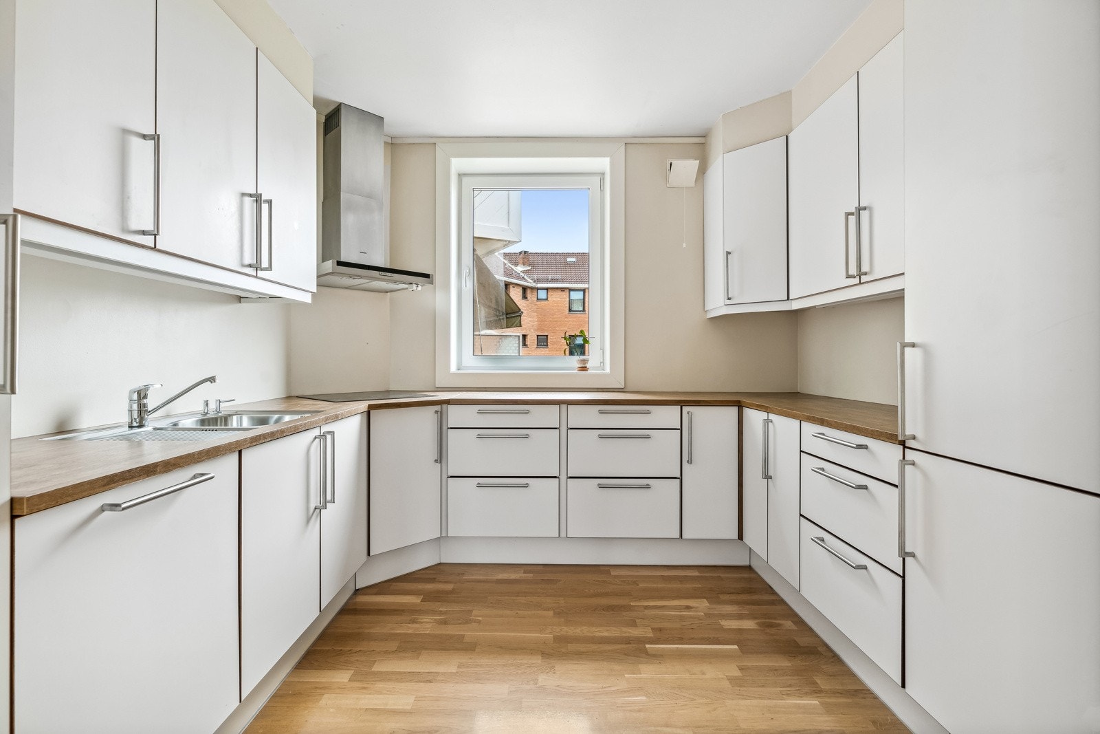 Velkommen til Stjerneblokkveien 15, presentert av Catharina Malonæs i OBOS Eiendomsmeglere. Galleribilde