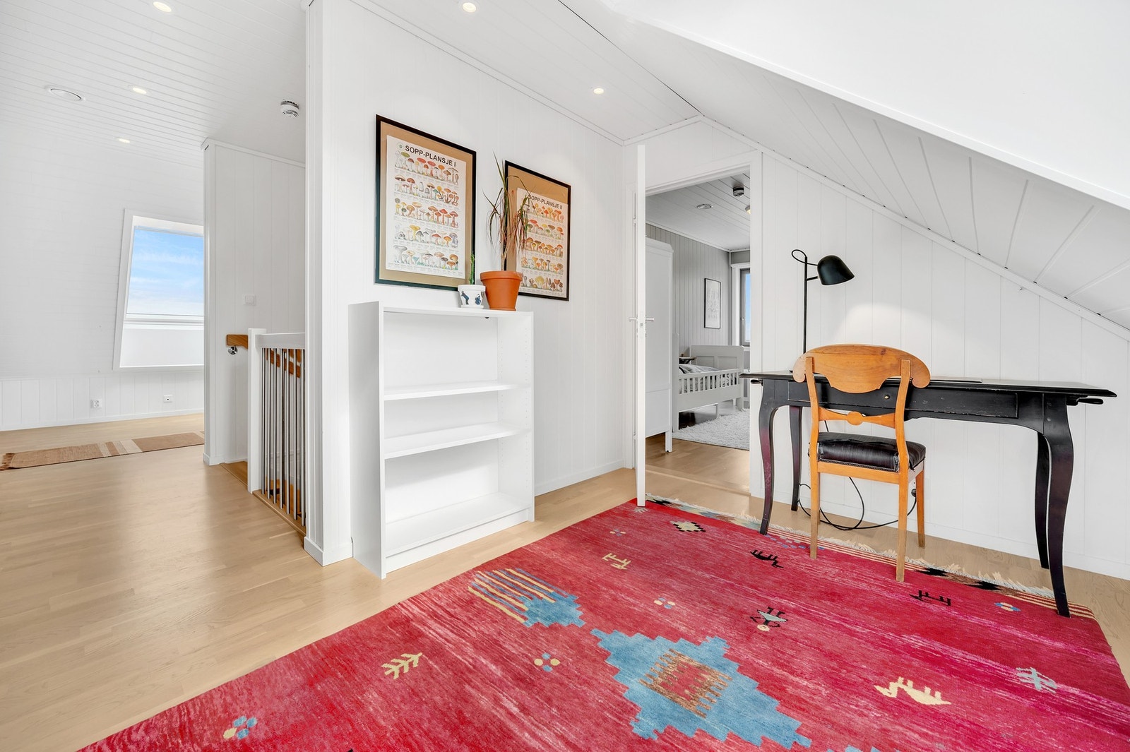 I forbindelsen mellom loftstue og det ene soverommet er det etablert et kontor. Galleribilde
