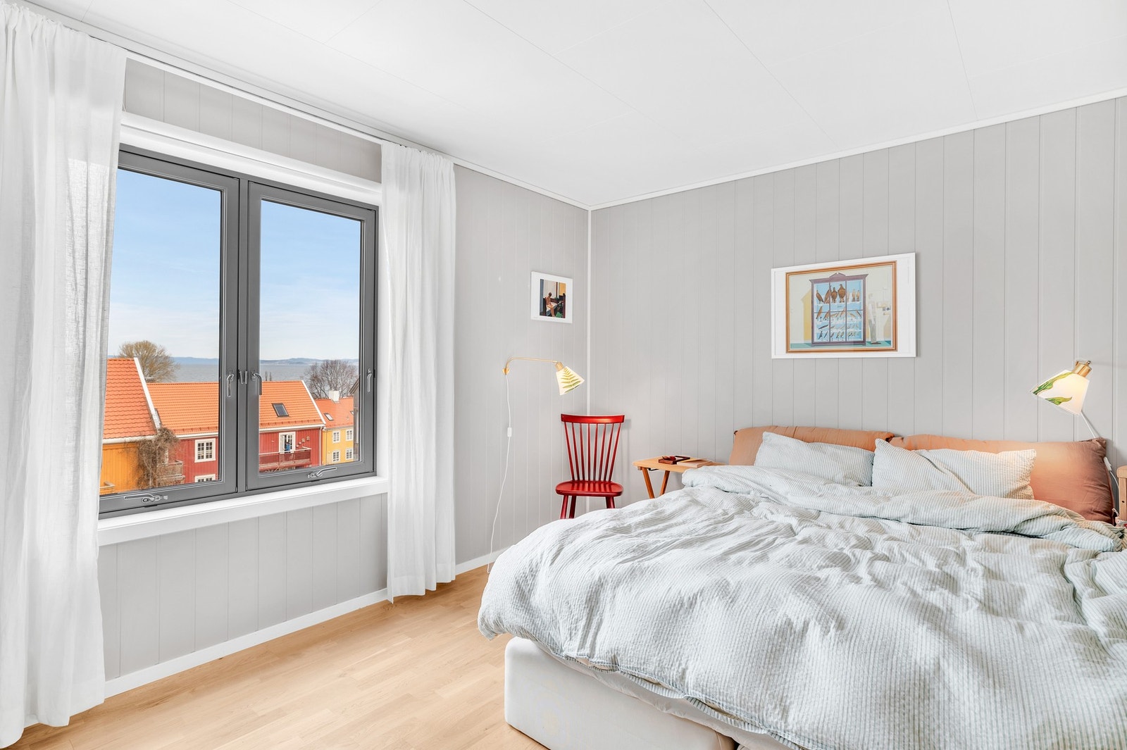 Det er totalt tre soverom i boligen, hvor hovedsoverommet er på nærmere 15 m². Galleribilde