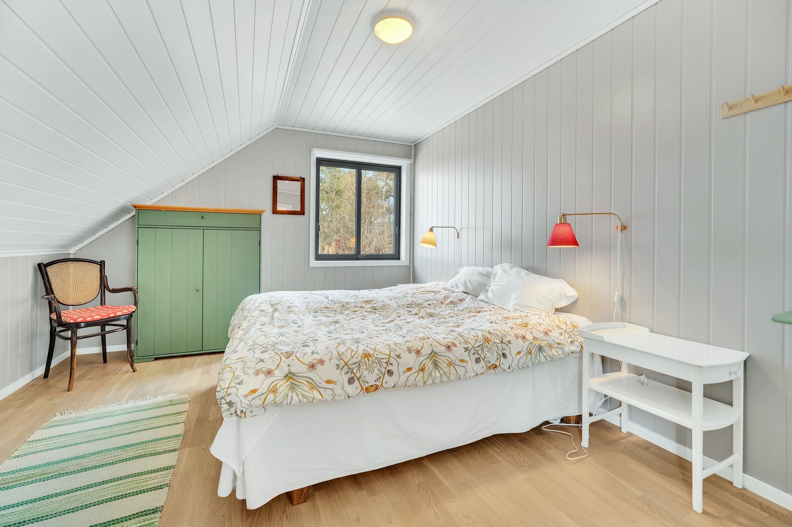 Begge de to soverommene i overetasjen har et gulvareal på hele 15 m². Galleribilde