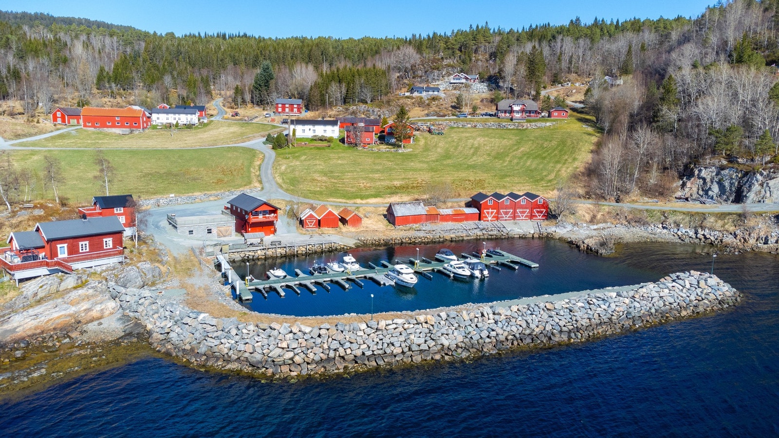 Medfølgende båtplass i marina Galleribilde
