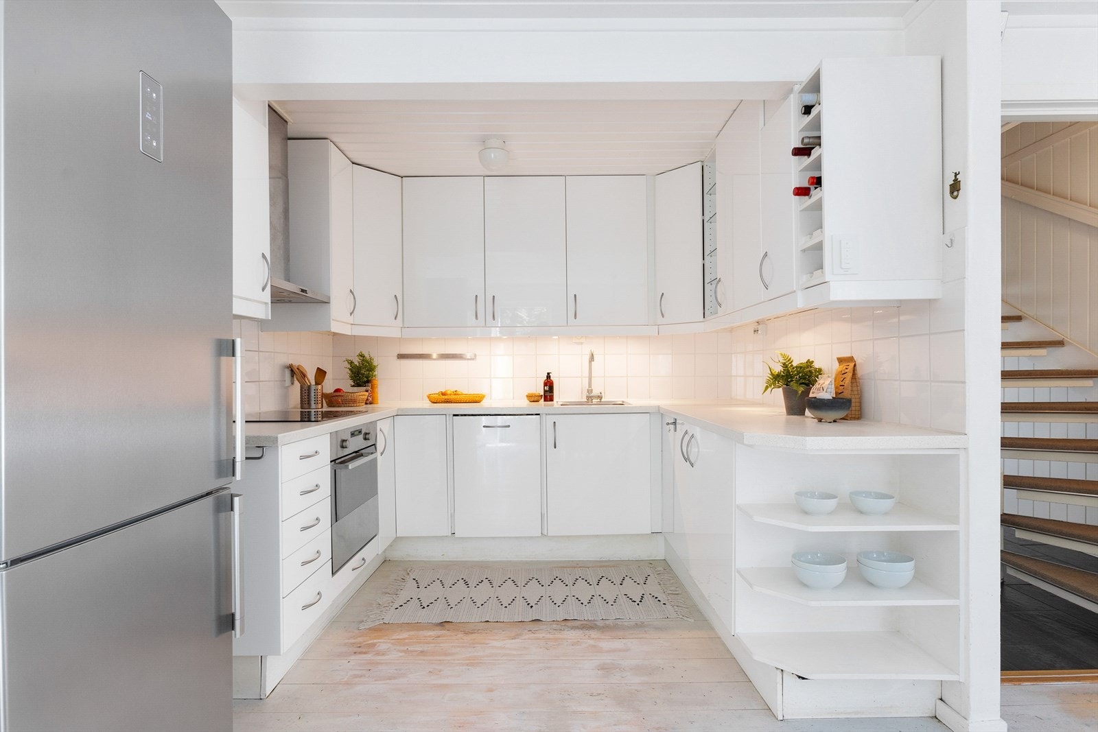 Te for to eller middag for mange. Gode smaker møter nye venner. Det begynner på kjøkkenet. Med friske råvarer, en klype inspirasjon og en smule tålmodighet. Krydder etter smak. Galleribilde