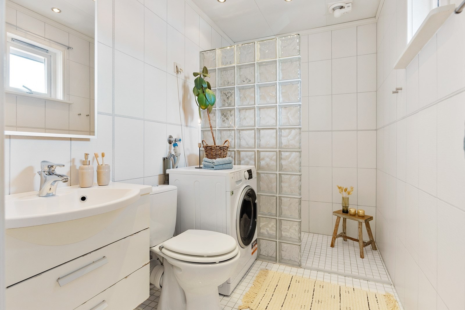 Boligen har et bad i hver etasje. Galleribilde