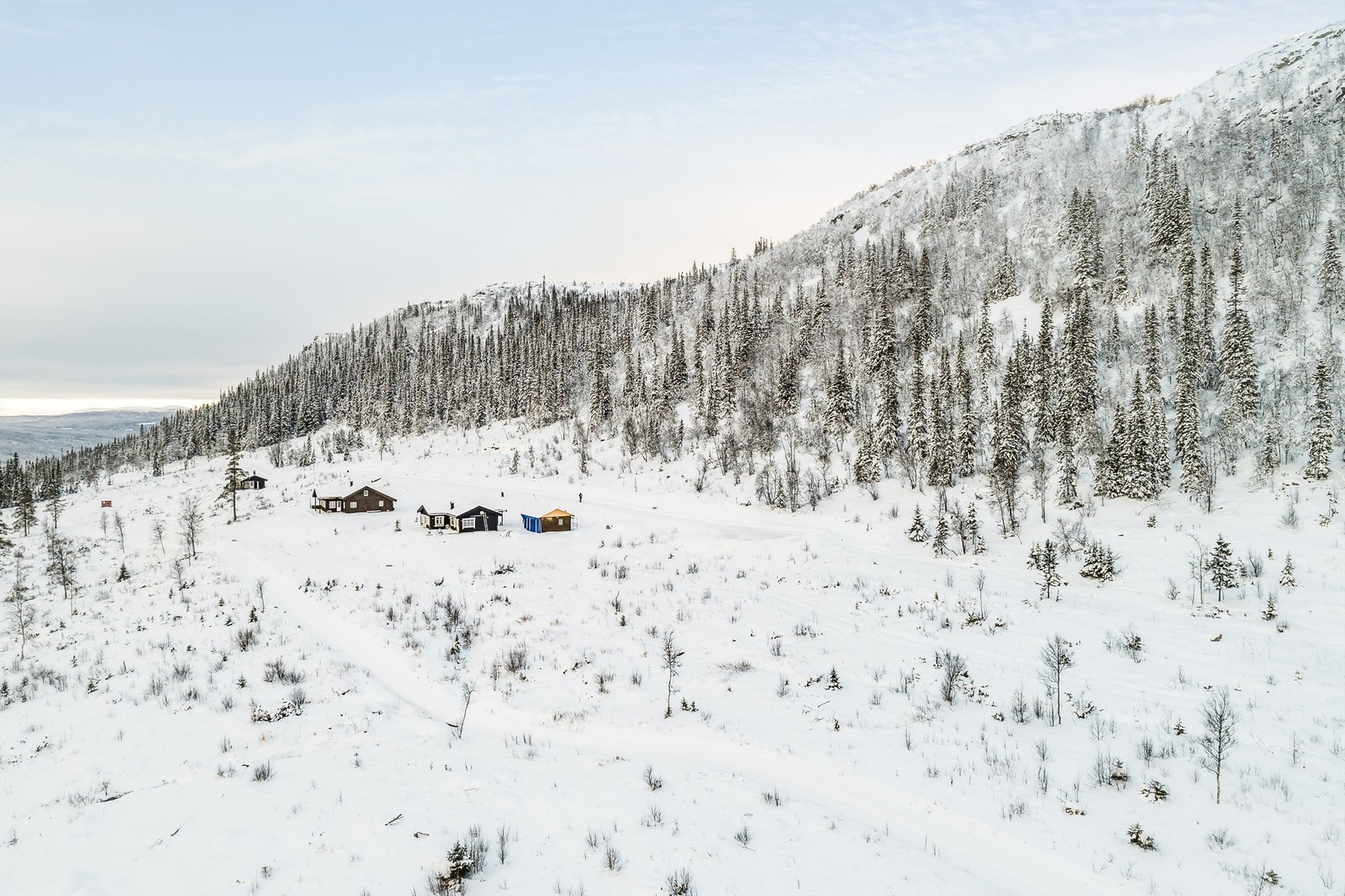 Tomten ligger i Engerdal Østfjell, nedenfor Hundskampen Galleribilde