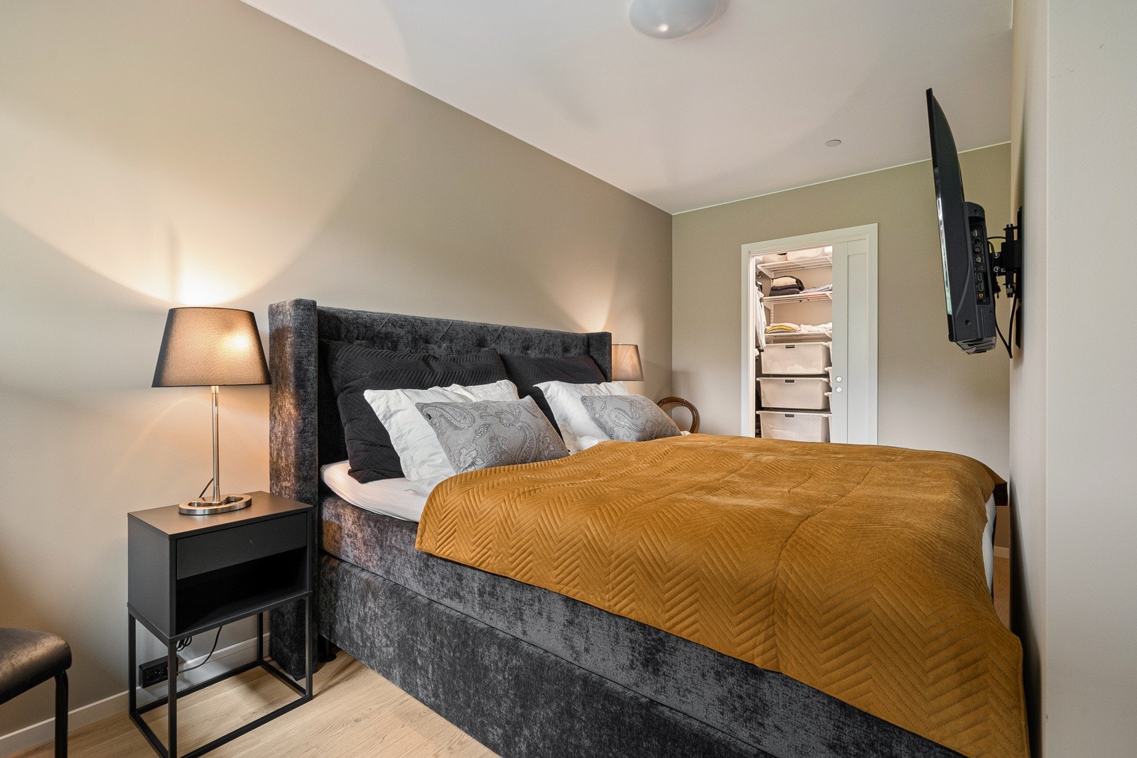 På soverommet er det også walk-in-closet på 3,5 kvm. Galleribilde