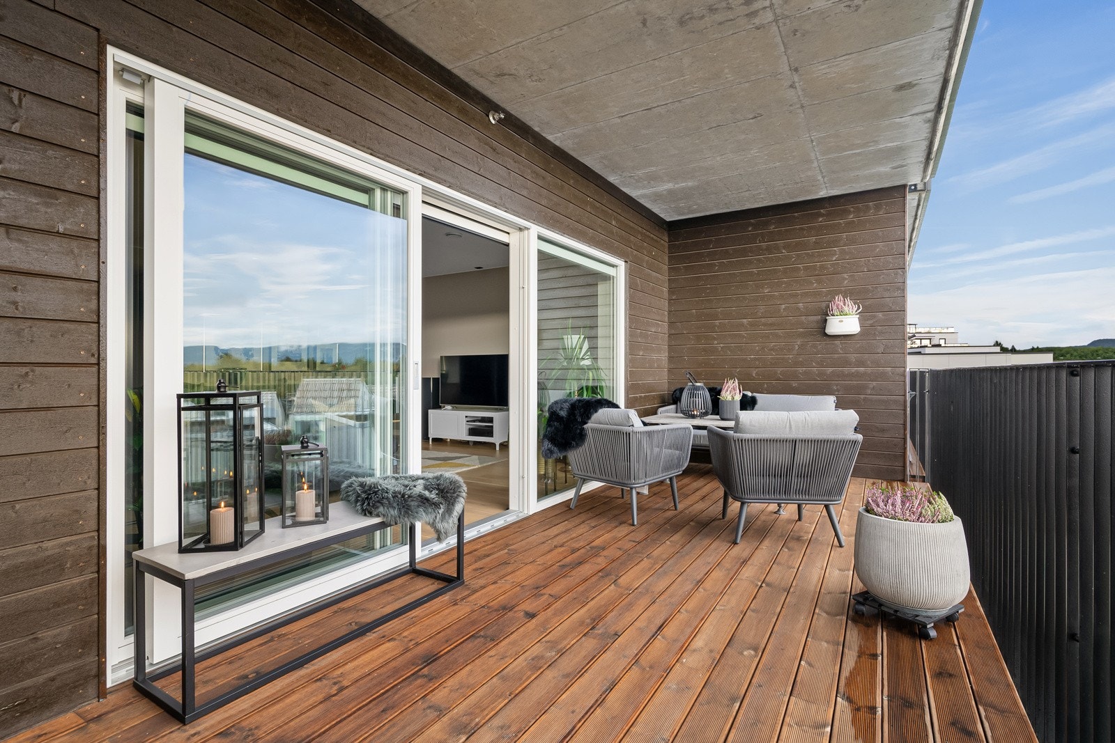 Her kan man nyte solen fra ca. kl 12 til 19. Galleribilde