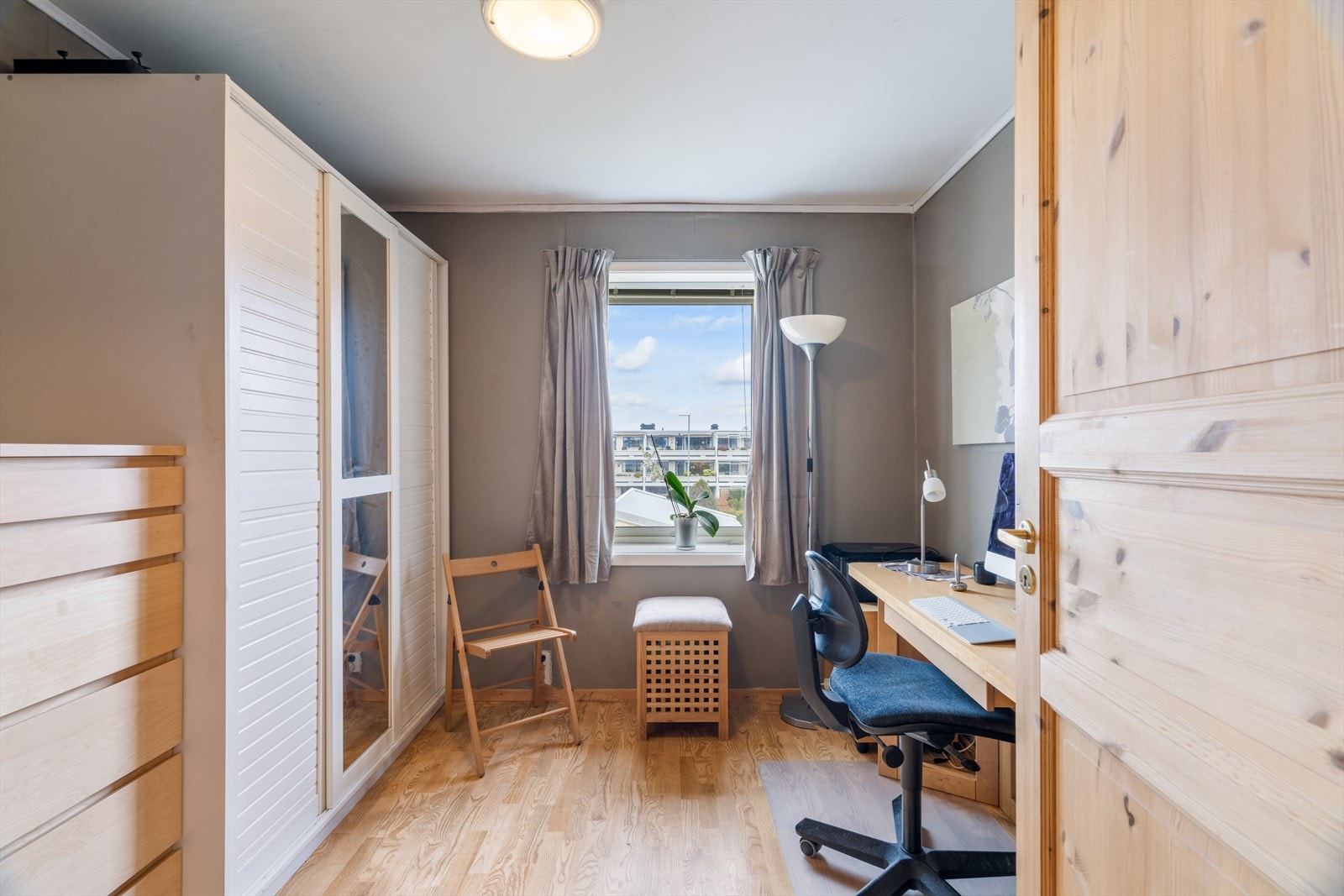 Soverom 2 som i dag blir brukt som kontor. Galleribilde