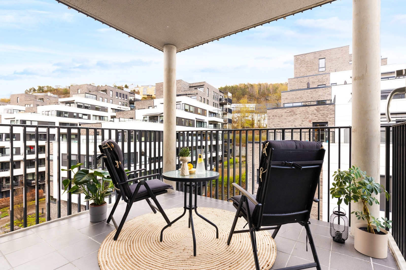 Fra stuen er det tilgang til en herlig balkong på 10 kvm. Galleribilde