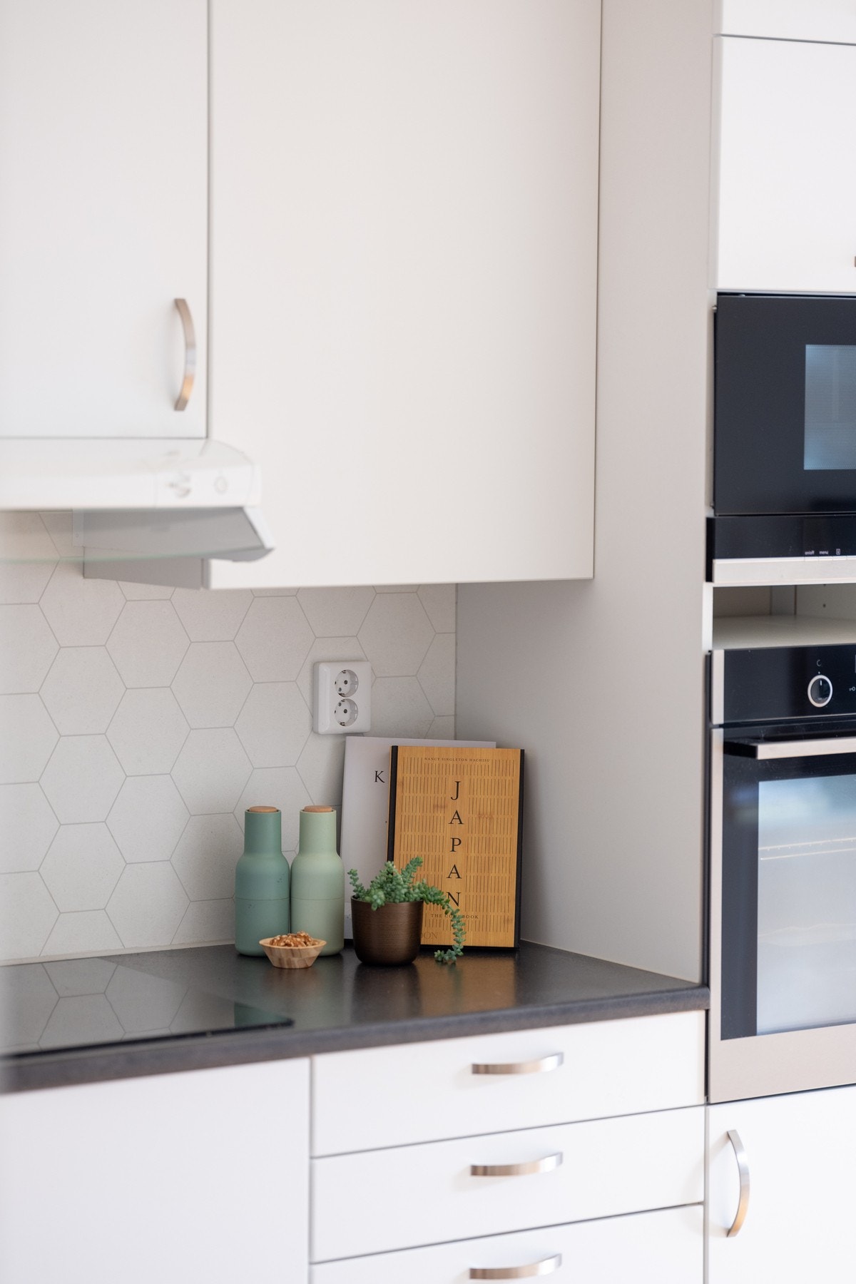 Alle hvitevarene medfølger med unntak av kjøleskap. Galleribilde